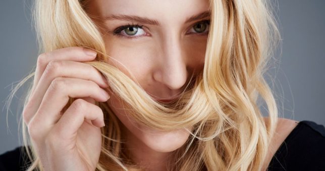 【臭い・消したい】縮毛矯正後の髪に残る匂いの原因と2つの対処法