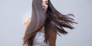 自信満々の美容師と、慎重な美容師。縮毛矯正で安心できるのはどっち？