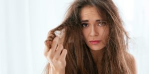 縮毛矯正に失敗した髪はどうなる？「治る」と「マシになる」を分けて考える話